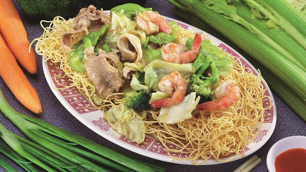 #23. Mi Xao Don Thap Cam · Combination crispy fried noodle.