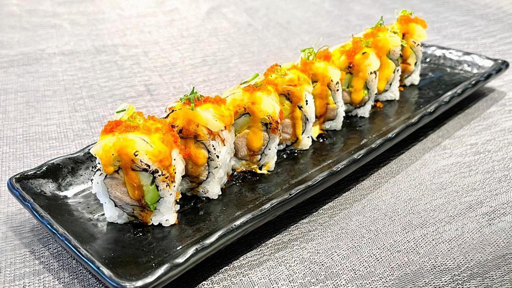 Romeo and juliet roll · Salmon, Avocado and Cucumber inside, Topped with Torched Scallop,  Wasabi and Tobiko