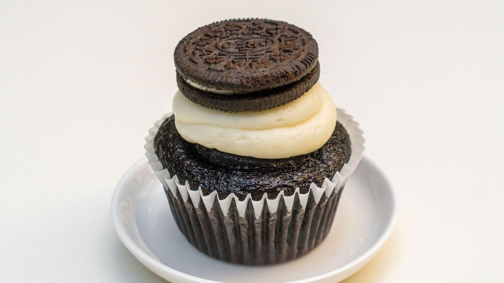 Asteroid Cookies & Cream · Chocolate cake with cookies with cream cheese frosting and Oreo cookie.