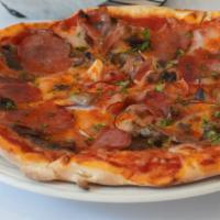 Arrivederci Pizza · Tomato sauce, mozzarella, red onions, mushrooms, spicy Copa, Salame, pepperoncino oil.