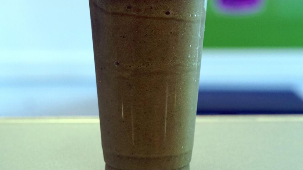 925 Smoothie · Spinach, strawberry, pineapple, banana, ginger.