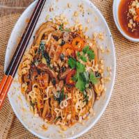 Spicy Sate Menudo w/ Noodles - Pha Mi Xao Sate · 