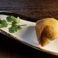 Sambosa · Fried pastry stuffed with mashed potatoes, peas and spices.