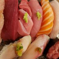 Nigiri Mix · Nine pieces sushi.