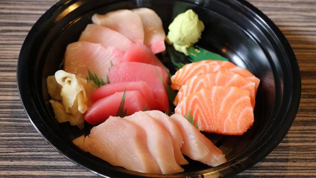 Sashimi Set · Assorted sashimi  total 16pcs