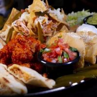 Pa La Banda · Chicken wings, quesadilla, chavindeca, chicken taquitos and nachos