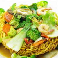 77	Seafood Stir Fried Noodle, Crispy Or Soft Yellow Noodle · Mi Xao Do Bien, Mem/Don