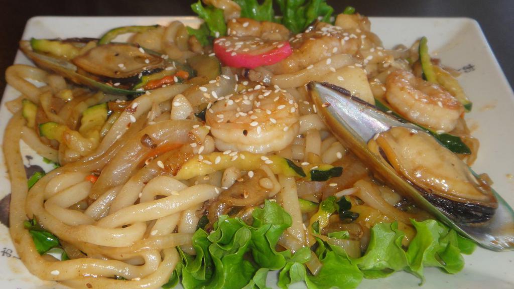 Seafood Yaki Udon · Stir fried noodle with mixed seafood, vegetable.