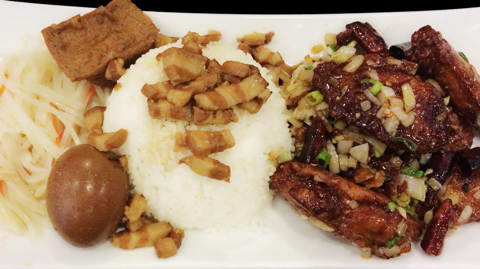 J1. Beijing Style Chicken Wings Rice Plate 乾烹鸡饭 · Served with Rice