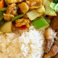 J18. Curry Chicken Rice Plate  咖喱鸡饭 · Served with Rice
