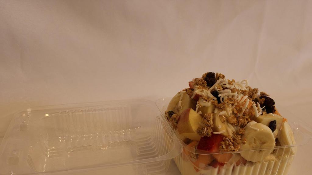Bionico · Apple, Papaya, Cantaloupe, Strawberries, Banana, Sweet Cream, Raisins, Granola, and Coconut 

Add a scoop of Ice cream of Choice for  $3.00
Choices of 
Strawberry
Vanilla
Chocolate