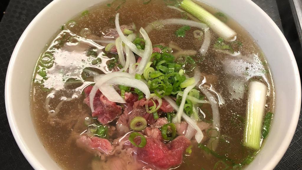 15. Rare Beef With Rice Noodle Soup / Phở Tái · 