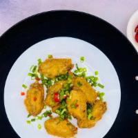 CT18. 🍗 Crispy Salt & Pepper Chicken Wings (8)  · 椒鹽雞中翼 Deep fried chicken wings seasoned with salt and pepper.