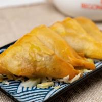 CT9. Deep Fried Curry Samosa (4) · 咖喱角 Deep fried samosa filled with carrot and mixed mushroom in curry flavor.