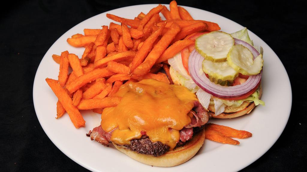 New Yorker Burger · Pastrami, swiss, spread, lettuce , tomato, pickles onions, side dish.