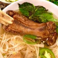 A406. House Special Beef Noodle Soup [Pho] / 特制大牛骨汤河粉 · Yummy beef short rib, thin sliced beef, beef meatball.