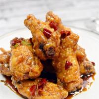 Princess Chicken Wings 干烹雞翅 · Dry braised fried chicken wings with chef’s special spicy garlic sauce.