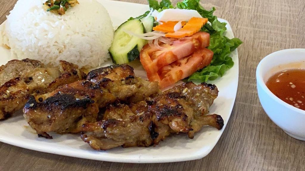 Cơm Gà Rô Ti · Grilled boneless chicken thighs with steamed rice and vegetables.