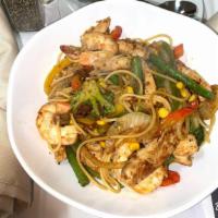 Spaghetti Marco Polo · Prawns, chicken, bell peppers, onions, corn with garlic soy sauce