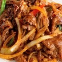 Mongolian Beef        蒙古牛 · Beef sauteed with green and white onion. Spicy.