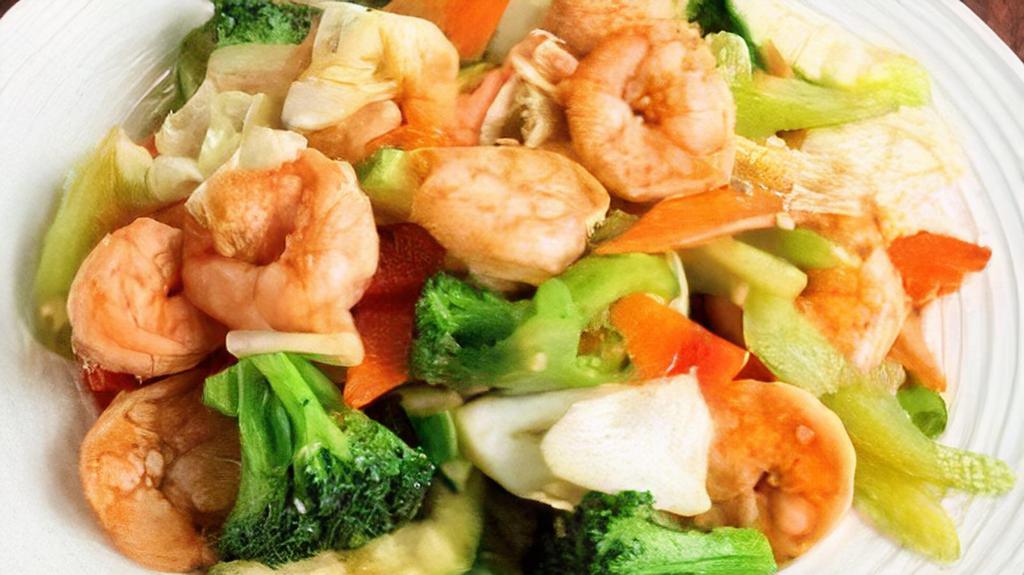 Shrimp with Mixed Vegetables   什菜虾 · Shrimp with broccoli, carrots, celery onion and zucchini.