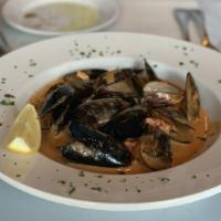 steamed mussels  · sauté mussels with  shallots , garlic in white wine cream dill sauce