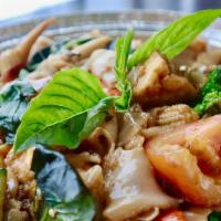 Pad Kee Mao · Stir-fried flat rice noodles with soft-fried tofu, sweet basil leaves, carrots, broccoli, Na...