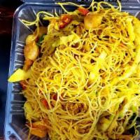 Singapore Style Rice Noodle · Curry, Shrimp, Sliced BBQ Pork with shredded cabbage & green onion