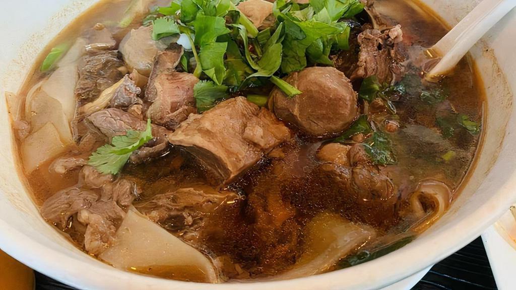 B04. Combination Beef Noodle Soup · Noodle with sliced beef, beef balls, beef stew, Chinese broccoli and bean sprout in spicy beef broth.