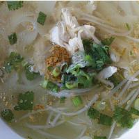 B06. Chicken Noodle Soup · Noodle with sliced white meat chicken and bean sprout in chicken broth.