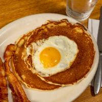 Pikes Peak · 2 hot cakes, 1 egg, and a side of bacon (3 pcs).