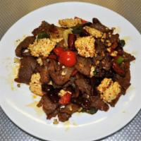 Spicy sizzling rice beef  香辣鍋巴牛 · Spicy.