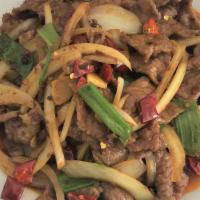 Mongolian beef 蒙古牛肉 · Spicy.