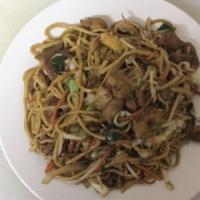 Beef chow mein  牛肉炒面 · 