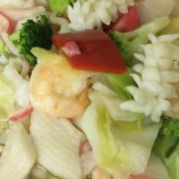 Seafood noodle soup 海鮮湯面 · shrimp, squid, scallop