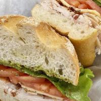 Kolonel Ken · Turkey, bacon, tomato, lettuce, and mayo. Choice of bread. Served cold.