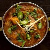 Karahi Chicken · Stir friend chicken with garlic, tomatoes, bell peppers and spices.