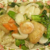 1. Happy Family · Sauteed prawns, fish scallops and calamari with vegetables in special garlic sauce.