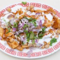 Papri Chatt · North Indian street food made with fried flour crispies), boiled chickpeas, potatoes, pakori...