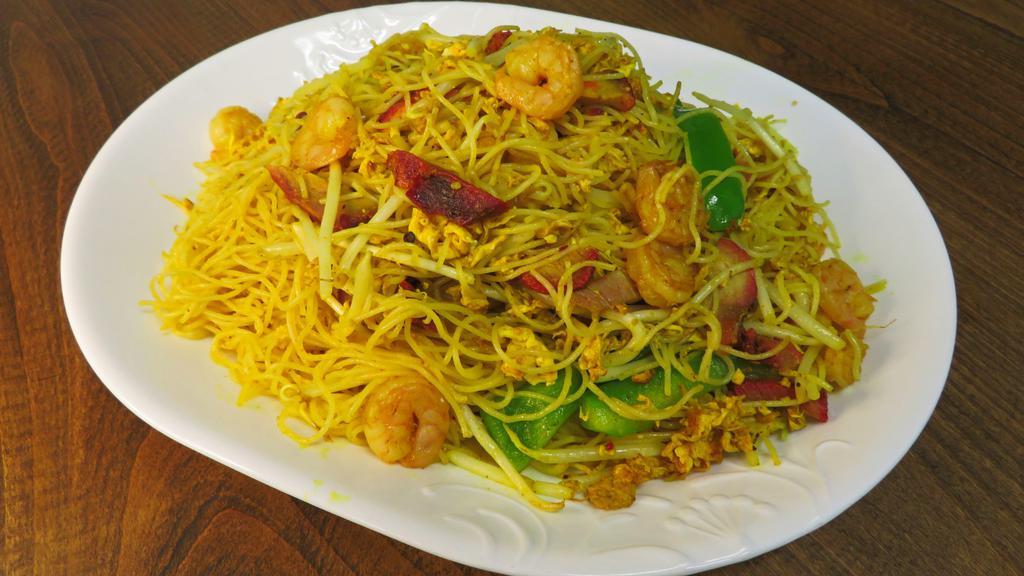 Singapore Style Stir Fried Rice Noodle w/Curry · Hot & Spicy