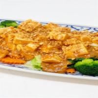 84. Pra-Ram Phaek · Vegetarian. Steamed tofu on a bed of mixed vegetables topped with chopped peanut and egg.