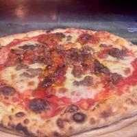 Salsiccia · Housemade sausage, caramelized onions, sweet peppers, Calabrian chili, mozzarella.