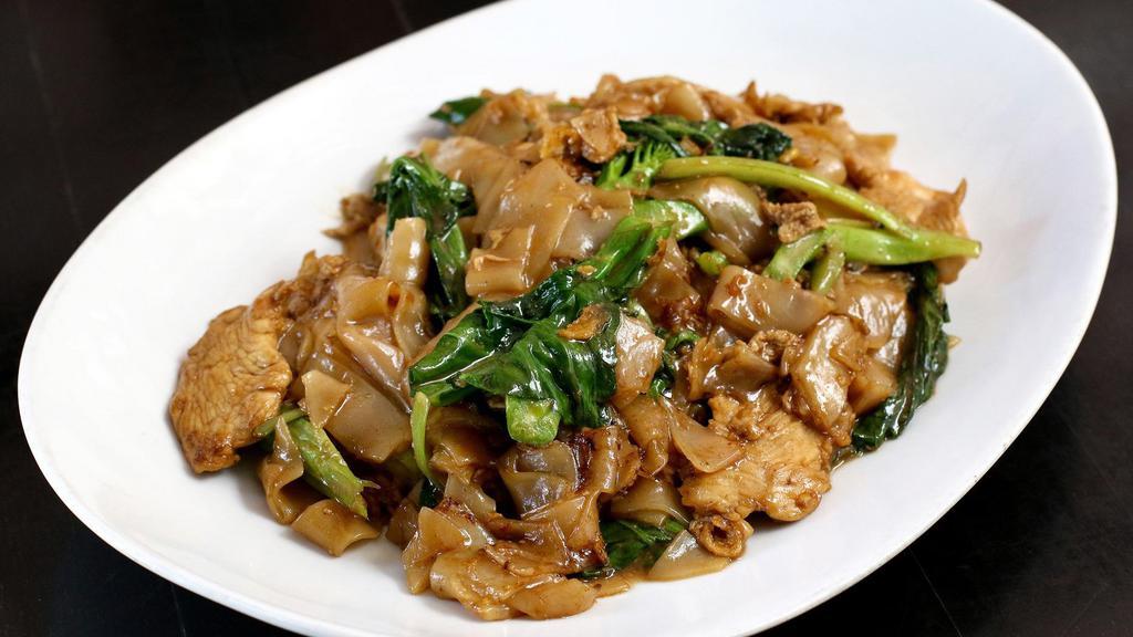 Pad C U · Wok fried flat rice noodles with eggs and Chinese broccolis in dark soy sauce.