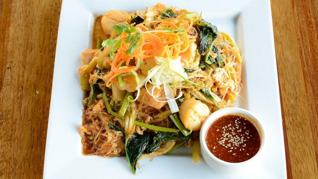 Stir Fried Thai Seafood Sukiyaki · Stir-fried silver noodles, prawns, scallops, sole, egg, spinach, napa cabbage with Thai sukiyaki sauce, garnished with green onions and carrots.
Gluten-free, vegan, and vegetarian option available upon request.