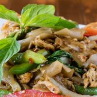 Pad Kee Mao · Stir fried flat rice noodle, egg, garlic, onion, bell pepper, tomatoes, green bean, and basil.