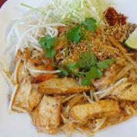 61. Pad Thai Stir Fried Noodle W/ Shrimp, Tofu, Egg & Beansprout · Hủ Tiếu Xào Padthai