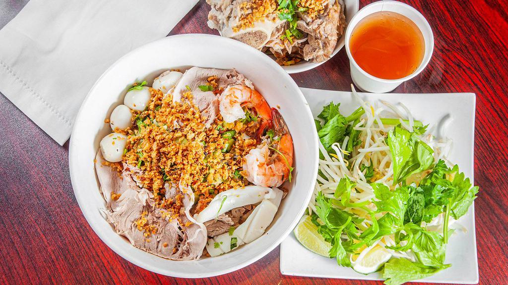 6. Hủ Tiếu Mi Dai Kho · Shrimp and pork egg and clear noodles without soup.