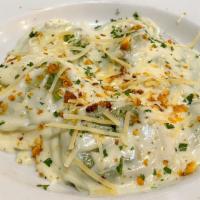 Spinach & Cheese Ravioli · spinach & ricotta cheese ravioli w/ alfredo
or marinara sauce topped w/ bread crumbs & parsley
