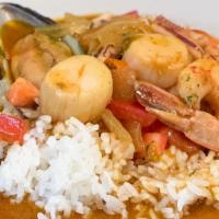 Seafood Curry · Shrimp, scallop, calamari and green mussel! Also a blend of vegetables.     

(Photo by Mart...