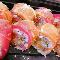 Teddyous Roll · [Shrimp Tempura, Spicy Tuna, Macadamia Nuts, Cream Cheese, Cucumber] 
Tuna, Salmon, Lemon